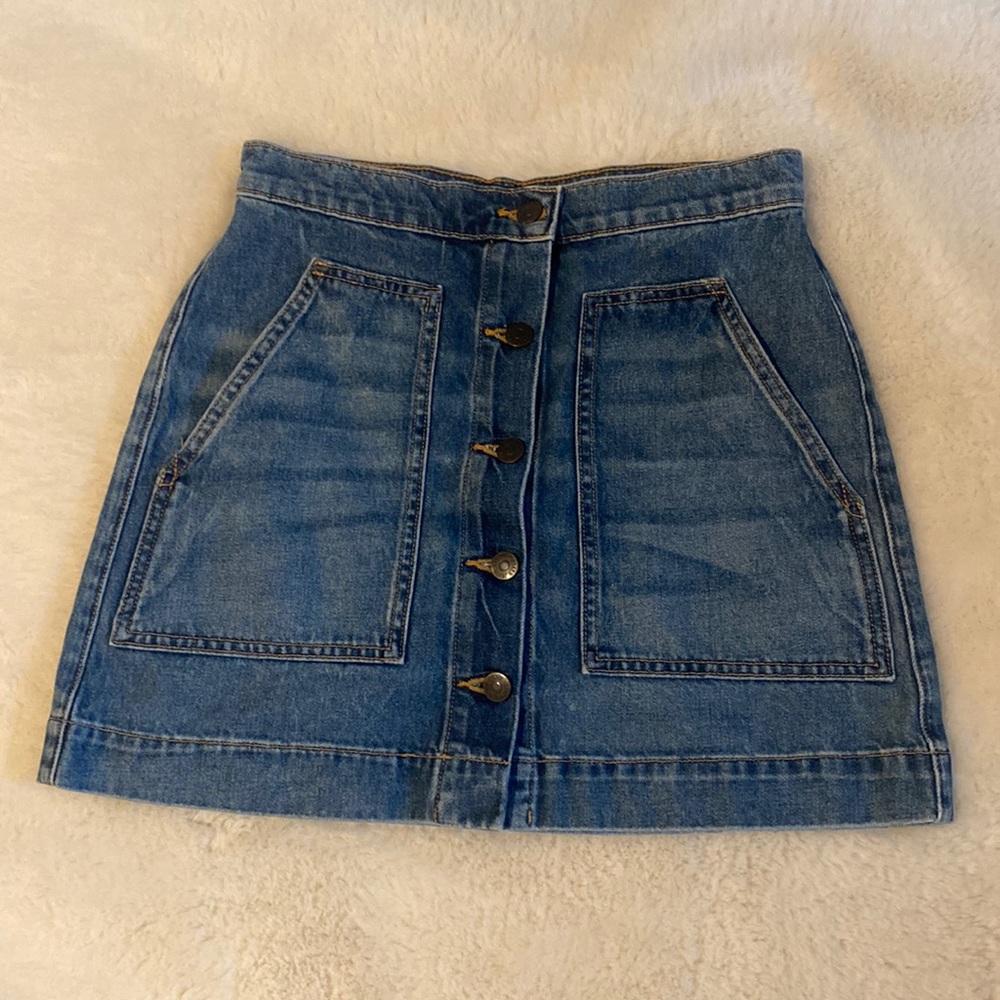 Like new Veronica Beard A-line denim mini skirt.